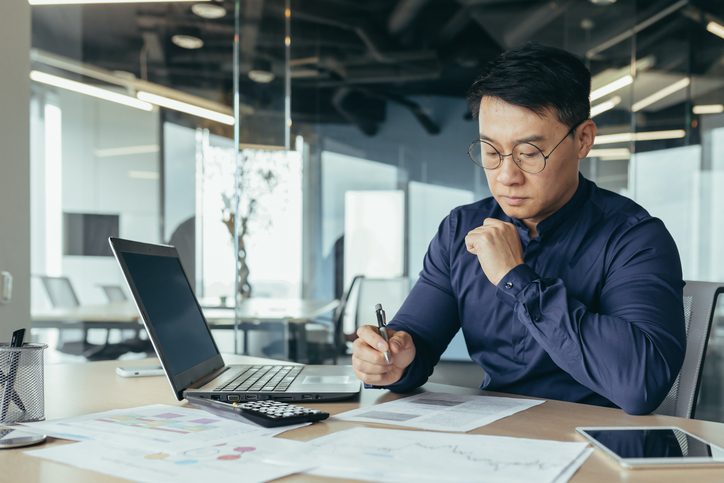 An advisor reviewing financial advisor qualifications that suit their career path.